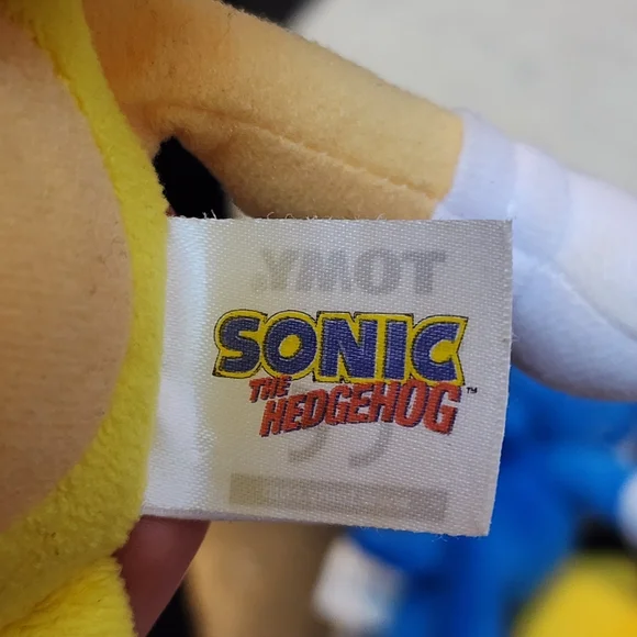 Super Sonic 30th Anniversary TOMY Plush - Picture 2 of 4